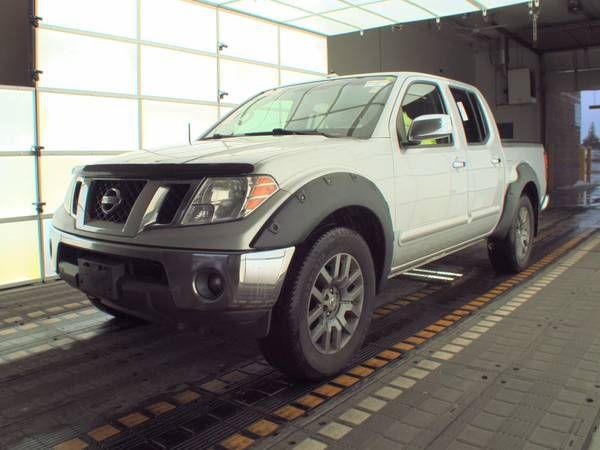 2013 Nissan Frontier SL, Crew cab 4dr, 4x4, 4.0 V6, leather, clean !