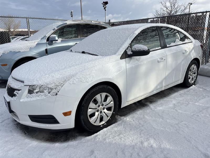 2013 Chevrolet Cruze LS, 4dr sedan, reliable 1.8 4cyl, runs great !