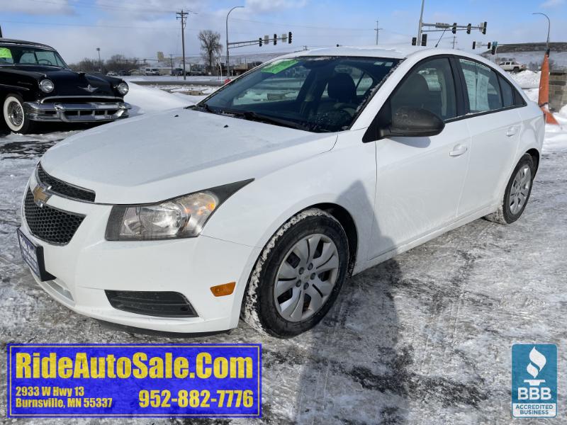 2013 Chevrolet Cruze LS, 4dr sedan, reliable 1.8 4cyl, runs great !