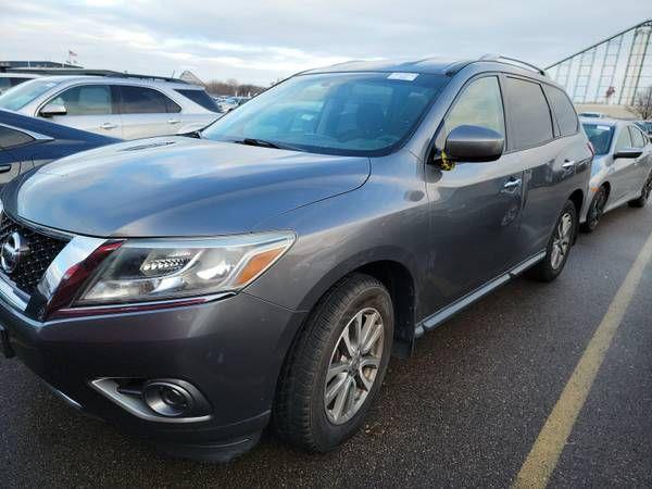 2015 Nissan Pathfinder 7 Passenger, 4x4, 3.5 V6, runs great !