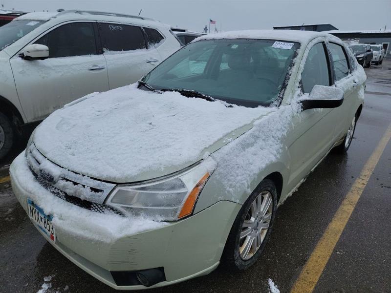 2010 Ford Focus SEL, 4dr sedan, 2.0 4cyl, leather, P-roof !