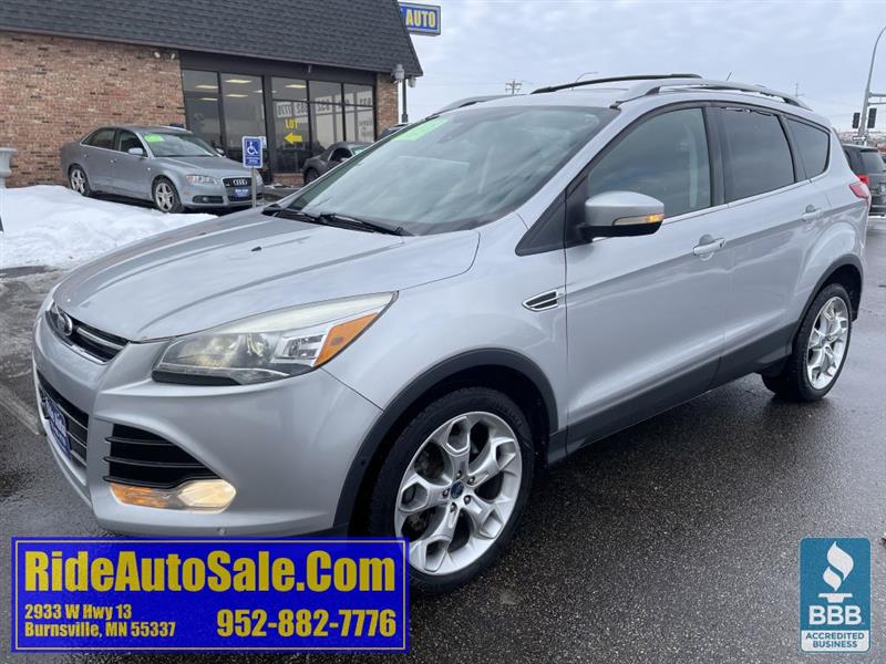 2013 Ford Escape Titanium 5 Pass. Cross over SUV 2.0 4cyl 4x4!