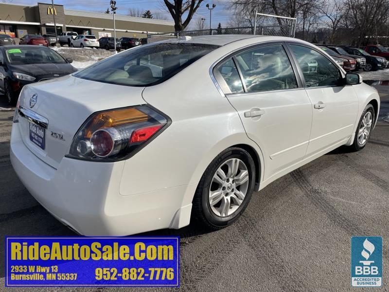 Nissan Altima  2010