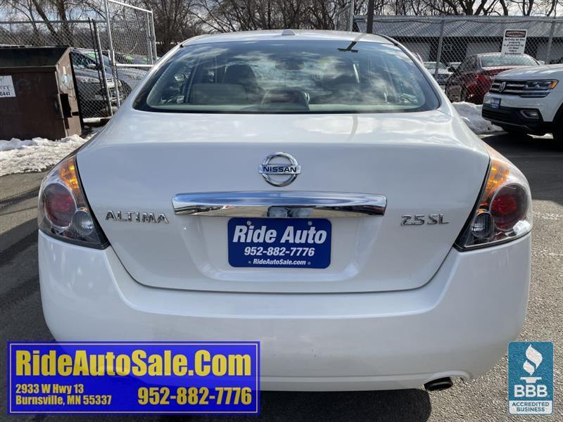 Nissan Altima  2010