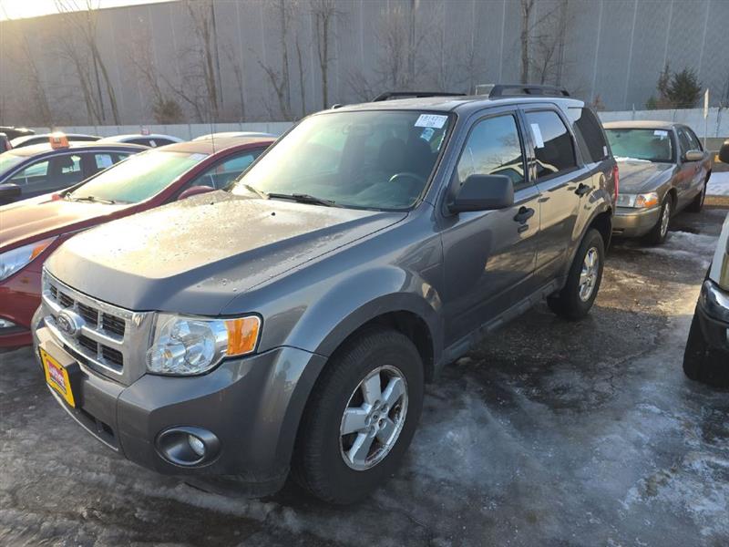 2010 Ford Escape XLT, Cross Over SUV, 4x4, 2.5 4cyl, clean !