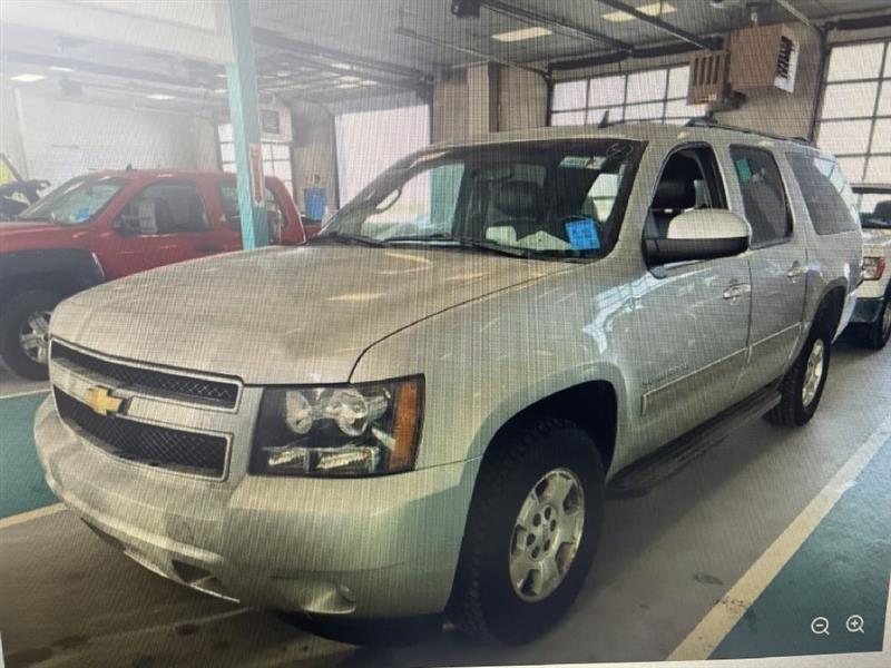 2013 Chevrolet Suburban LT, 7-8 Passenger, 4x4, 5.3 V8, leather, CLEAN!