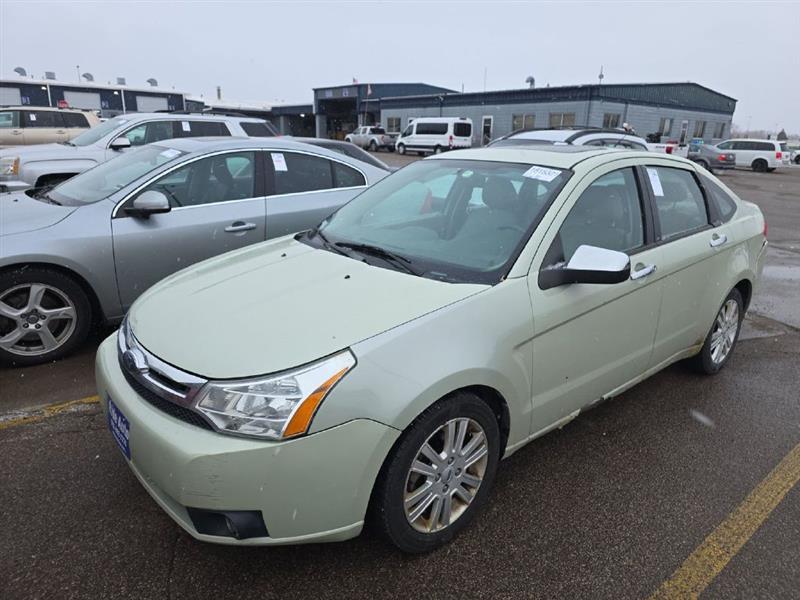 2010 Ford Focus SEL. 4dr sedan, 2.0 4cyl, leather, P-roof !