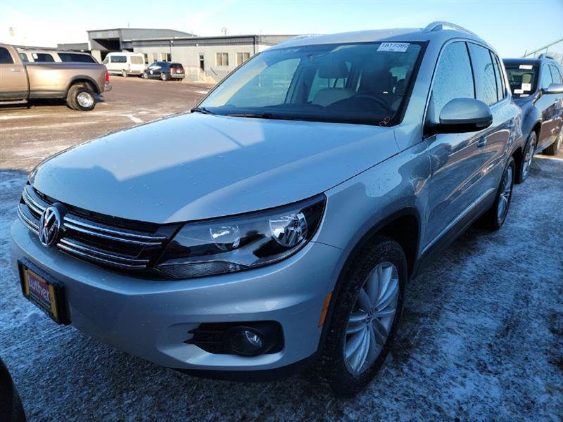 2013 Volkswagen Tiguan SEL, 4 Motion AWD, 2.0 4cyl, leather, P-roof !