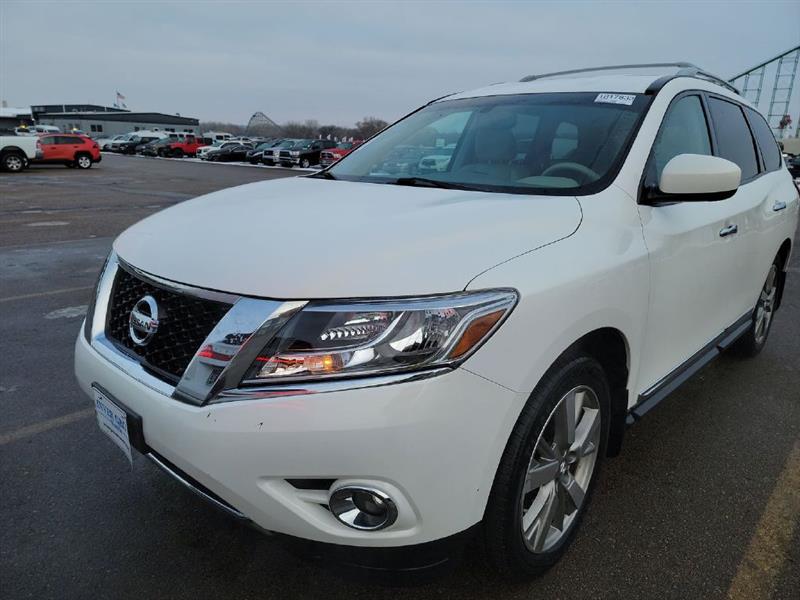 2013 Nissan Pathfinder Platinum, 7 Passenger, 4x4, 3.5 V6, leather !