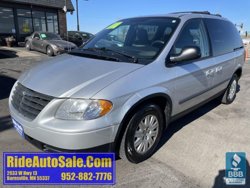 2005 Chrysler Town & Country LX, 7 Passenger, Dual sliding doors, reliable V6 !