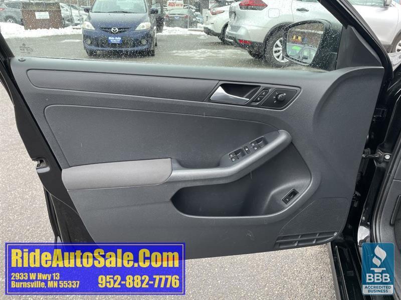 Volkswagen Jetta  2012