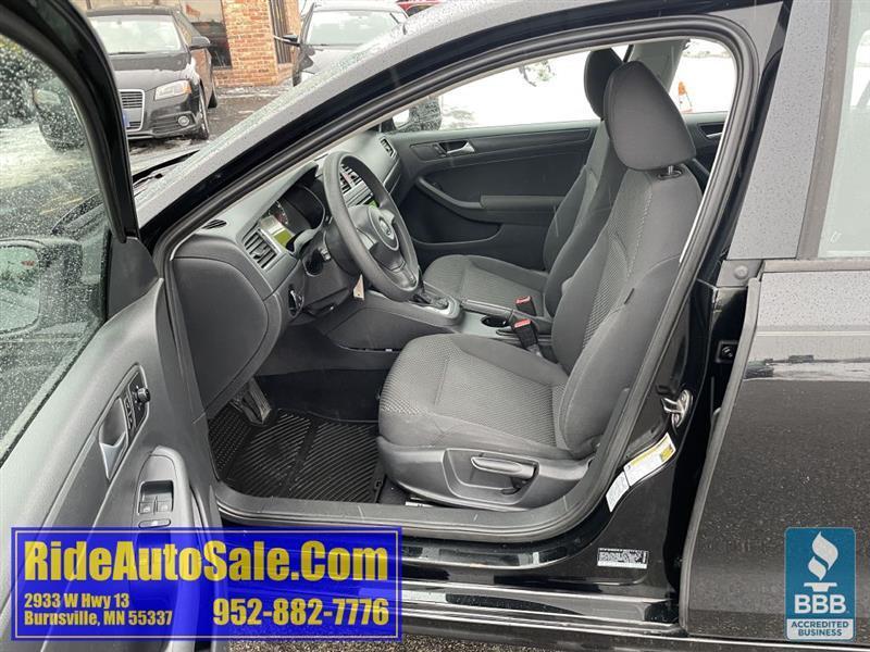 Volkswagen Jetta  2012