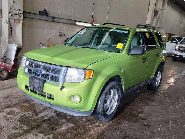 2012 Ford Escape XLT, 5 passenger, 4x4, 2.5 4cyl, runs great !