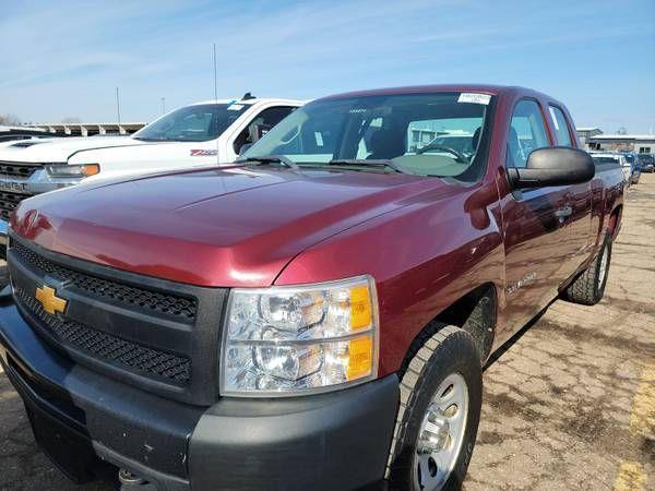 2013 Chevrolet Silverado 1500 "WT" Extended cab 4dr, 4x4, 4.8 V8, runs great !