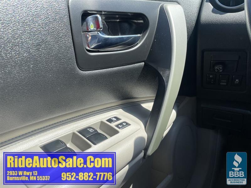 Nissan Rogue  2011