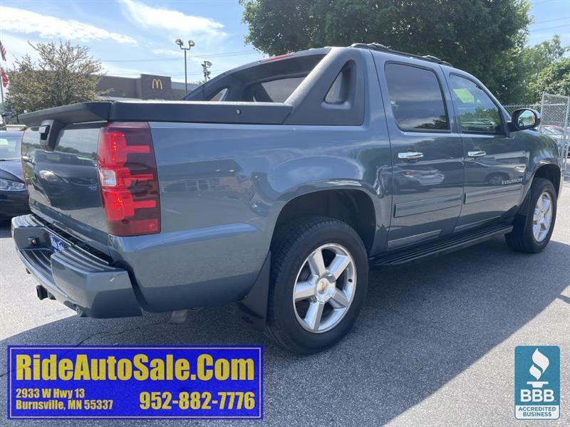 Chevrolet Avalanche  2011