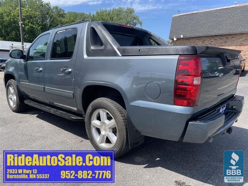 Chevrolet Avalanche  2011