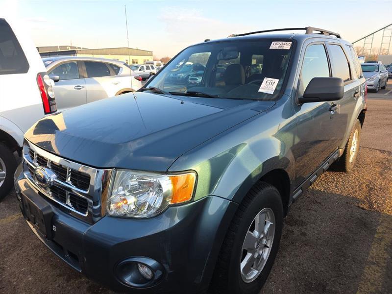 2011 Ford Escape XLT, 5 Pass. Cross Over SUV, reliable 3.0 V6 !