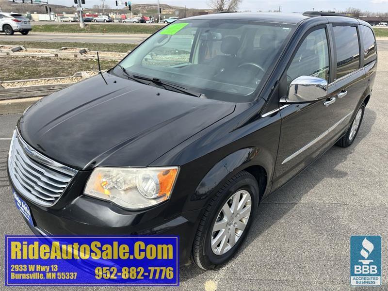 2012 Chrysler Town & Country Touring-L, 7 Pass. V6, Leather, EXTRA CLEAN!