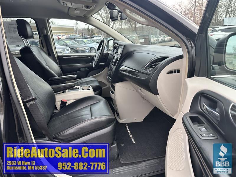 Chrysler Town & Country  2012