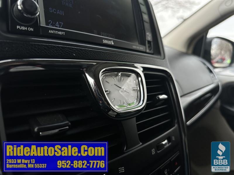 Chrysler Town & Country  2012