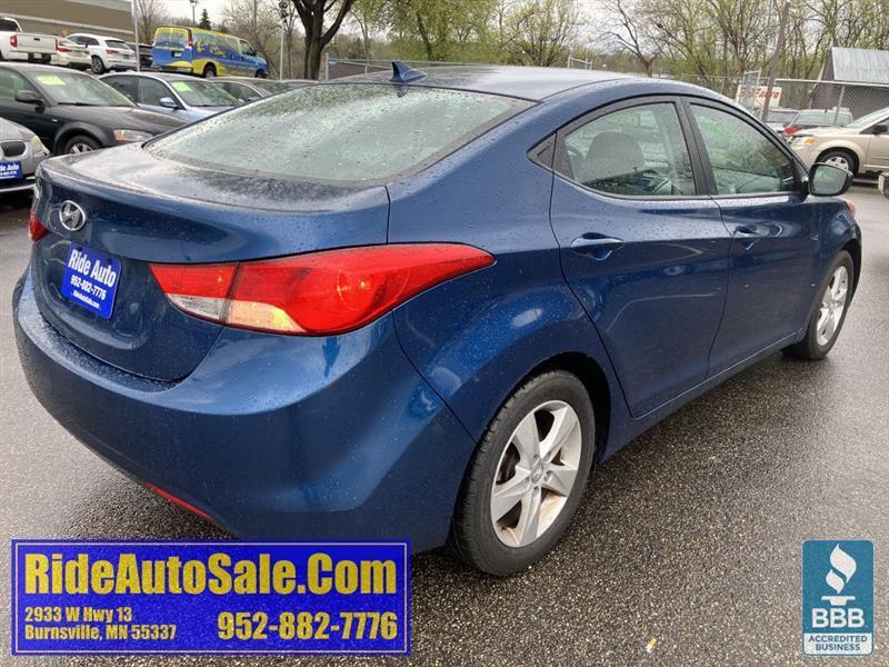 Hyundai Elantra  2013