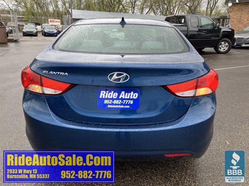 Hyundai Elantra  2013