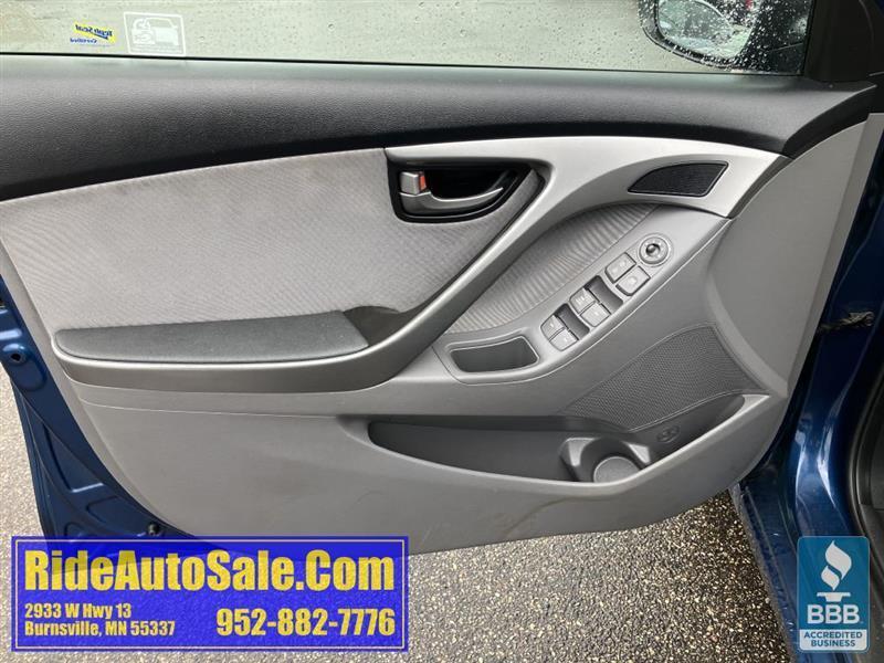 Hyundai Elantra  2013