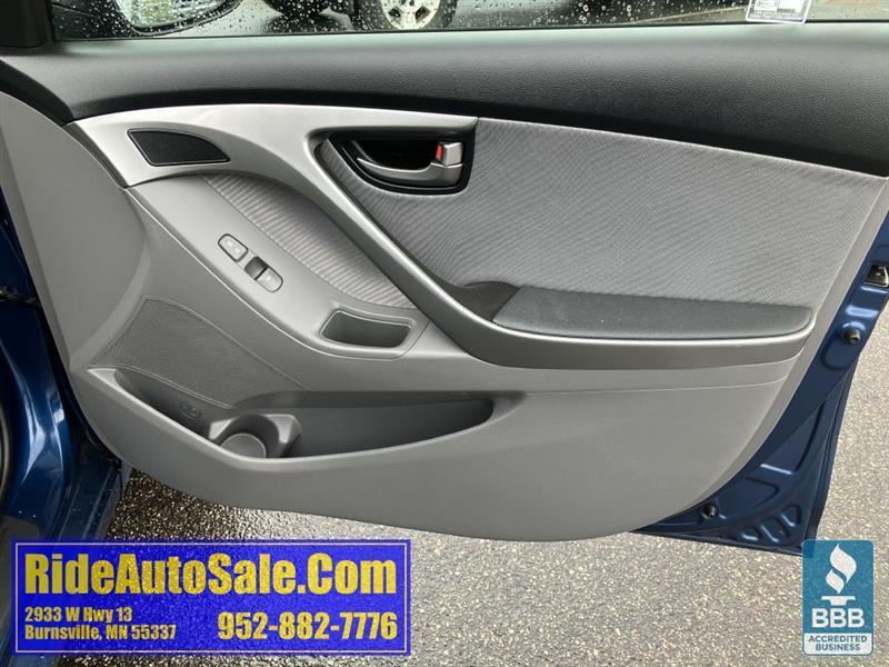 Hyundai Elantra  2013