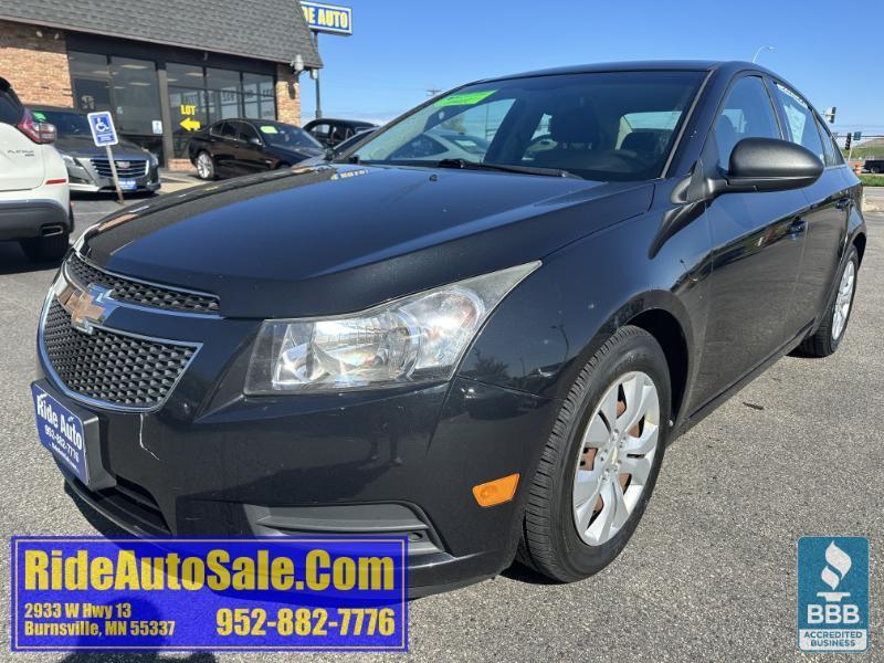 2012 Chevrolet Cruze LS, 4dr sedan, reliable 1.8 4cyl, Auto, clean !