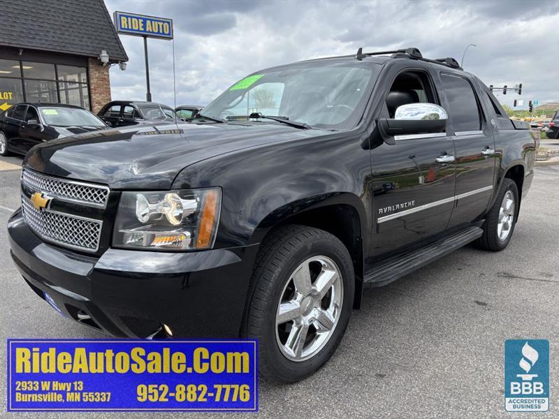 2013 Chevrolet Avalanche Black diamond LTZ, Crew cab, 4x4, 5.3 V8, leather!