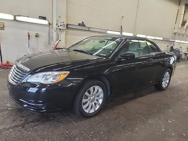 2013 Chrysler 200 Touring, 2dr Convertible, 2.4 4cyl, runs great !