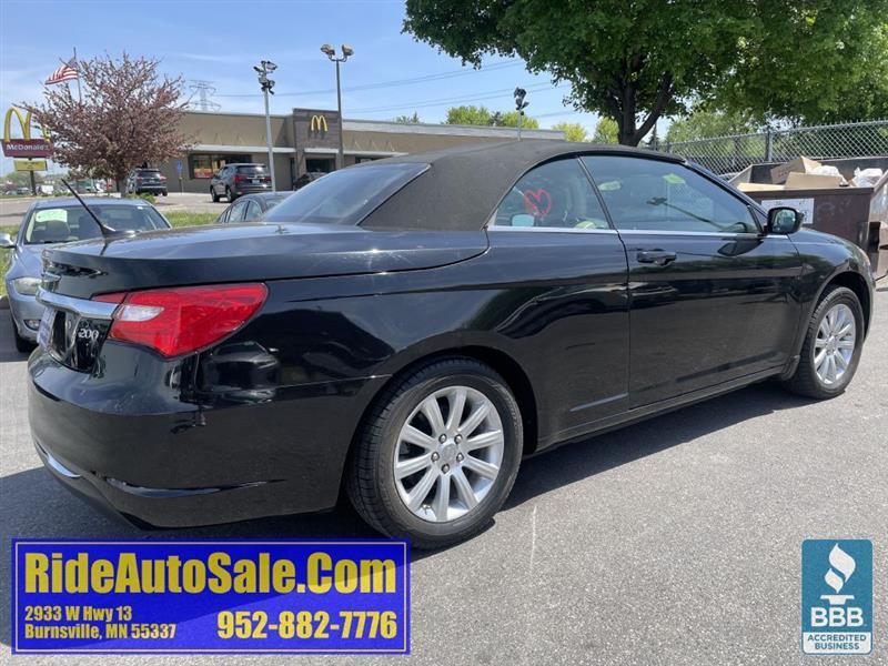 Chrysler 200  2013