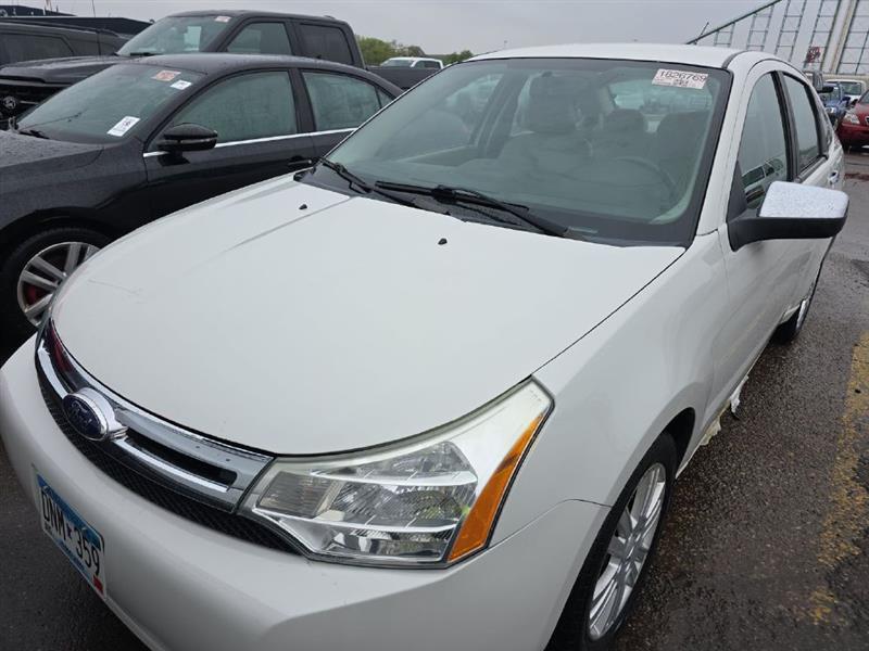 2011 Ford Focus SEL, 4dr sedan, 2.0 4cyl, leather, AUTO !