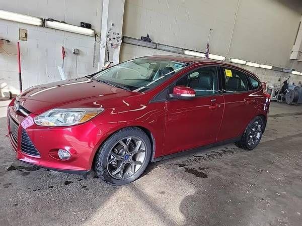 2014 Ford Focus SE, 5dr hatchback, 2.0 4cyl, leather, P-roof !
