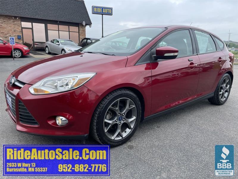 2014 Ford Focus SE, 5dr hatchback, 2.0 4cyl, leather, P-roof !