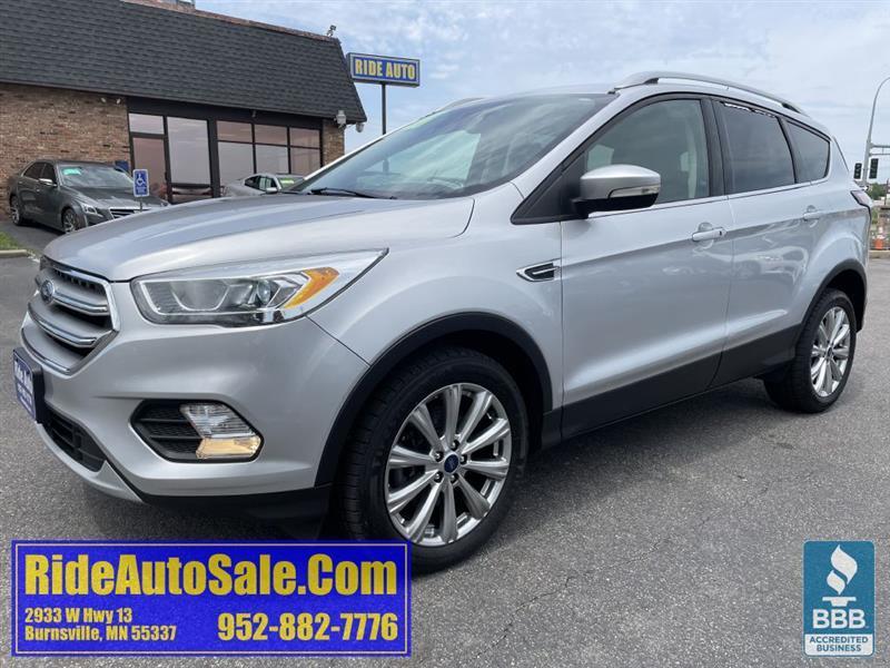 2017 Ford Escape Titanium, Cross Over SUV, 4x4, 2.0 4cyl, leather !