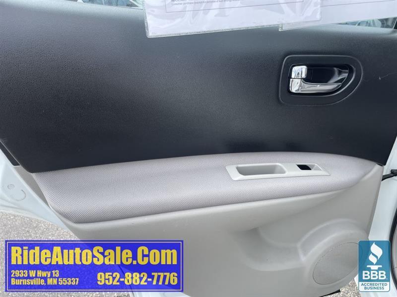 Nissan Rogue  2012
