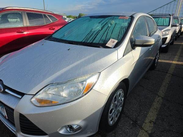 2012 Ford Focus SE, 4dr sedan, 2.0 4cyl, Auto, CLEAN !