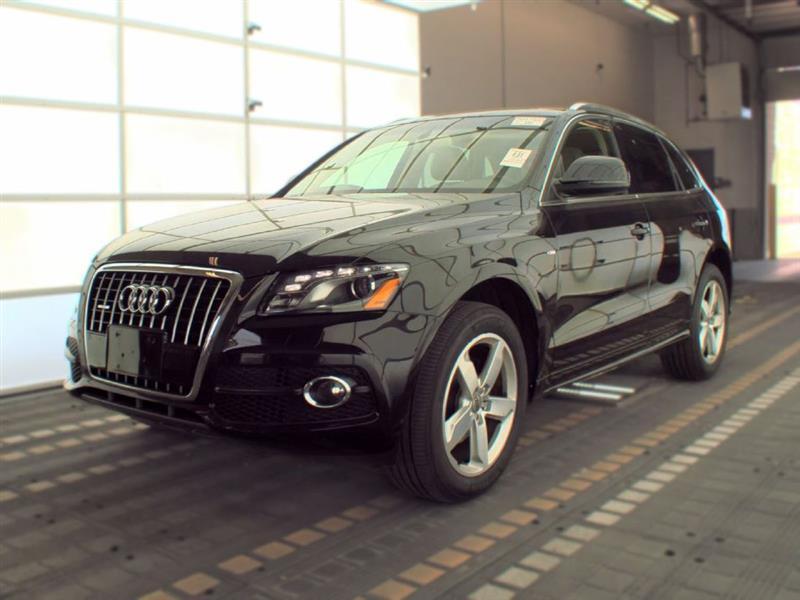 2011 Audi Q5 3.2 Quattro Premium, AWD, leather, CLEAN !