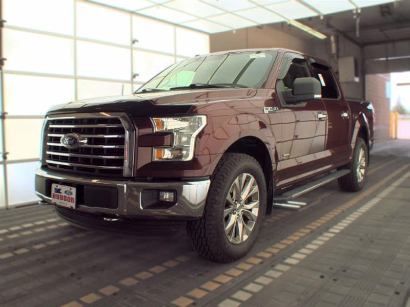 2016 Ford F-150 XLT, Crew cab 4dr, 4x4, P-roof, EXTRA CLEAN !