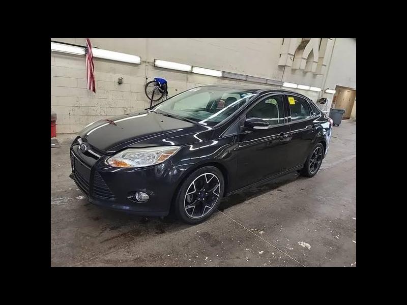 2014 Ford Focus SE, 4dr sedan, 2.0 4cyl, leather, P-roof !