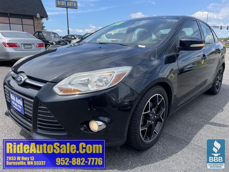 2014 Ford Focus SE, 4dr sedan, 2.0 4cyl, leather, P-roof !