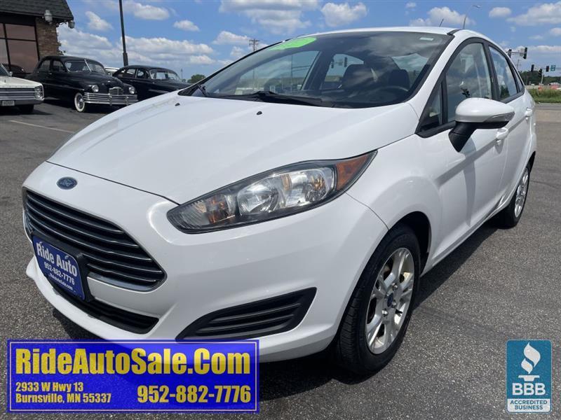 2015 Ford Fiesta SE, 4dr Sedan, reliable 4cyl, Auto, CLEAN !