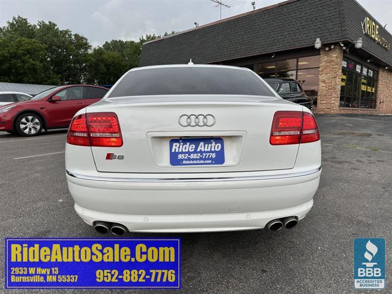Audi S8  2008