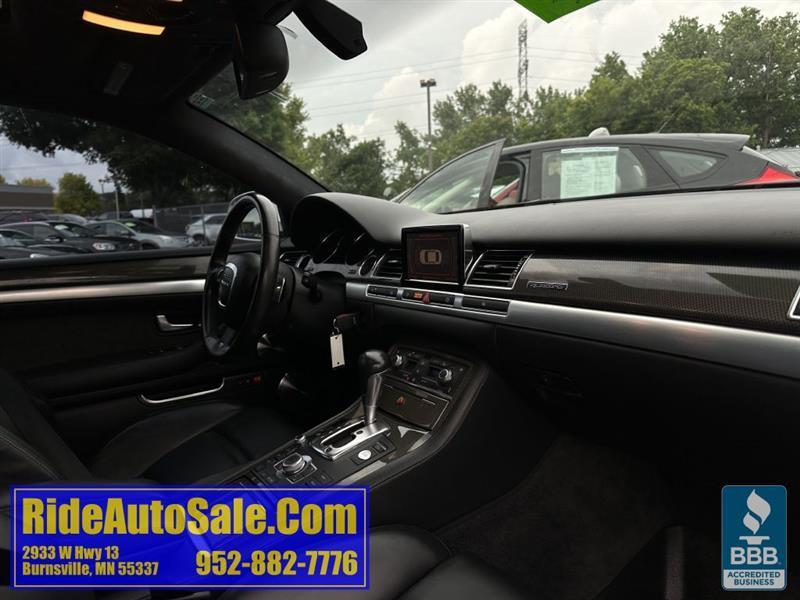 Audi S8  2008