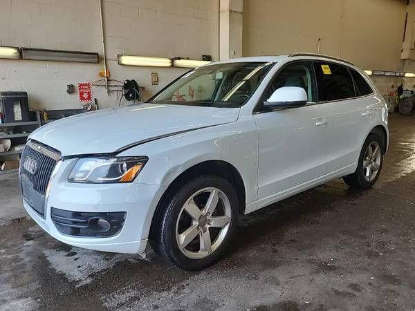 2012 Audi Q5 2.0 Quattro Premium, 5 Pass. AWD, 4cyl, CLEAN !
