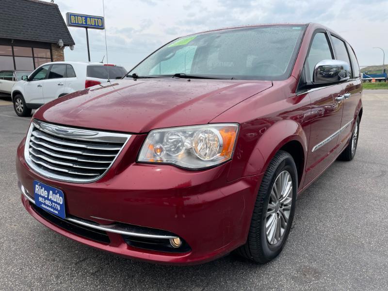 2013 Chrysler Town & Country Touring-L, 7 Pass. leather Quads, V6, runs great !