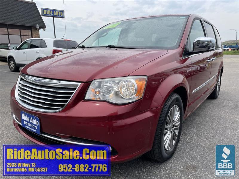 2013 Chrysler Town & Country Touring-L, 7 Pass. leather Quads, V6, runs great !