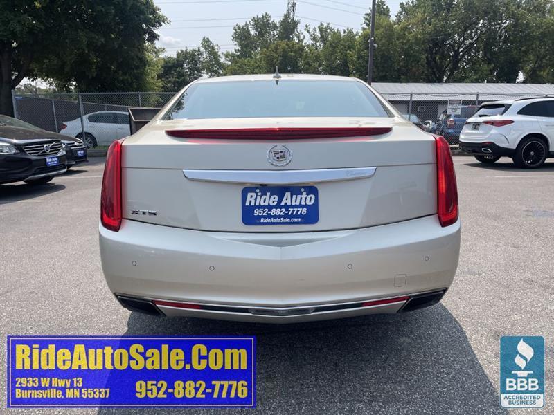 Cadillac XTS  2013